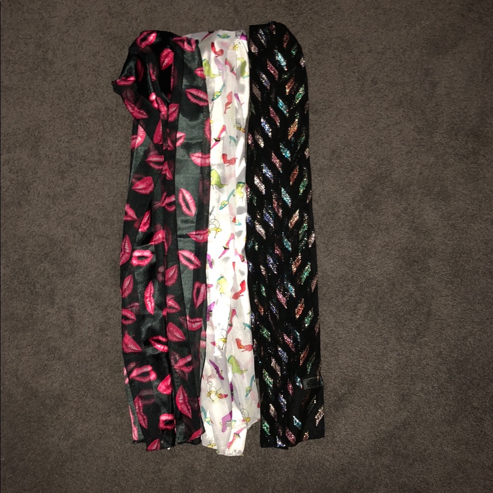 SCARVES